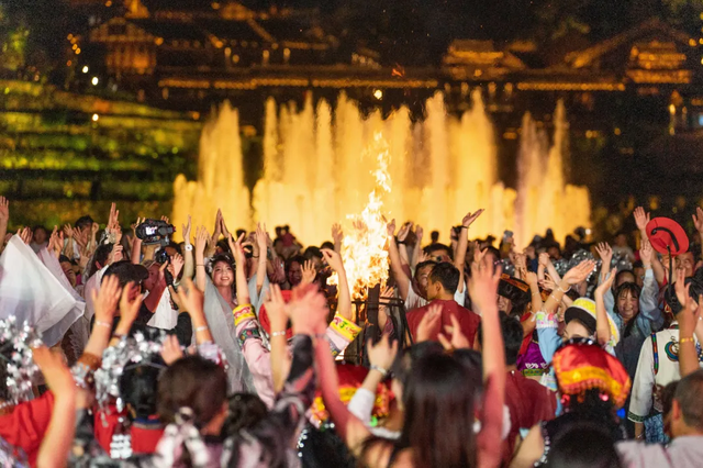 这个“名牌加身”的西南山城，正适合淡季来玩！