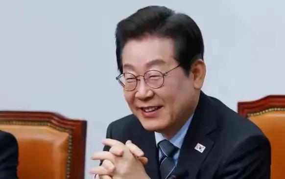 美韩15%关税协议落槌，特朗普突然改口：中国“不再难对付”！
