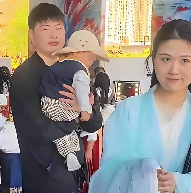 离婚4年，陈亚男和朱小伟的生活天差地别，背后的真相太现实