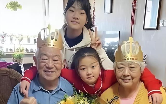 83岁高明的近况：自儿子高亮去世后	，儿媳已成他和妻子的晚年依靠