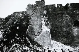 土顽扬言杀光百姓死守到底，我军两天一夜破城歼敌，伤亡仅二十余图片