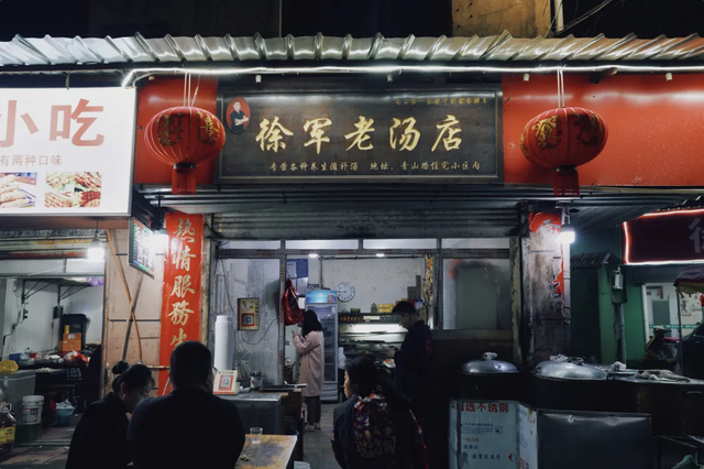 今年国庆，为什么是这座城拿了爽文剧本？