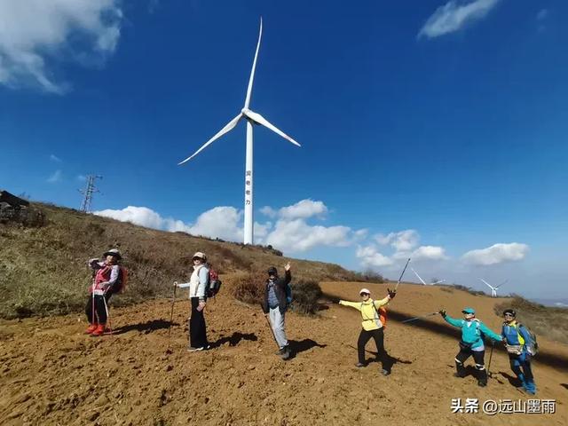 新年登高、祈愿美好,攀登富民金铜盆山,我们用徒步迎接2026