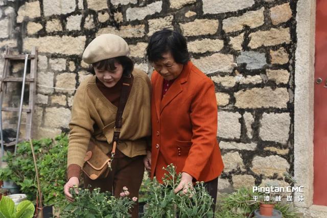 平潭百厝行丨深坞村41号，开在花河边的浪漫石厝