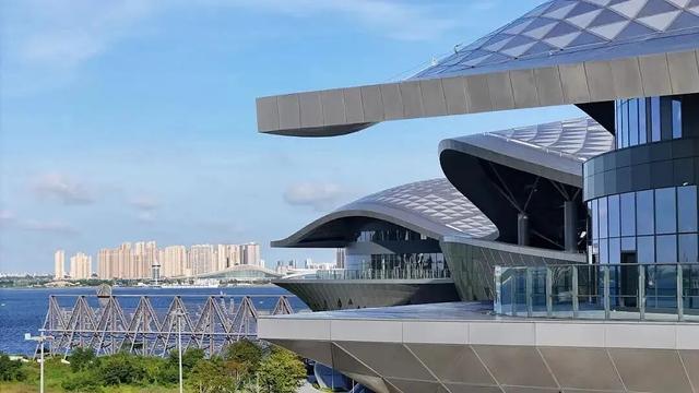 耗资20亿！湛江新地标酷似“金蟾”引热议