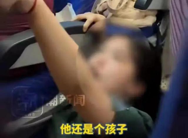 后续来了！南航被围殴女子硬刚不和解：“孩子小”不是作恶的盾牌