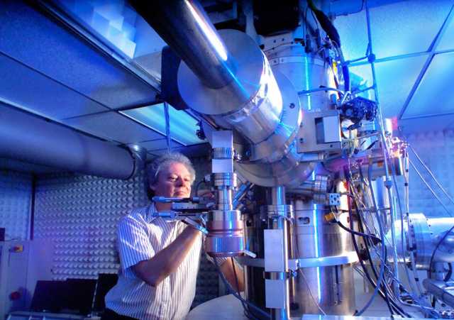 51：48，特朗普提出的法案闯关成功，美媒：把领导权拱手让给中国