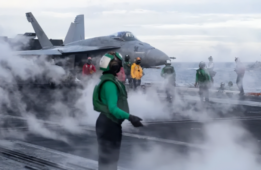 美军航母要开倒车？特朗普叫停电磁弹射，让其改回蒸汽弹射