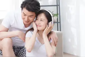 有个爱撒娇的老婆是什么感觉？网友：体力都不支了！图片