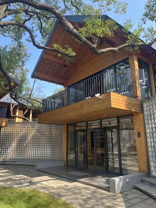 收好始兴这条线路，一天玩转艺术、古村与落羽杉，追一场岭南最绚烂的秋！