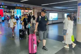 上海太city了！地铁站可以寄存啦！大包小包不再是逛街负担，但是新问题来了→图片