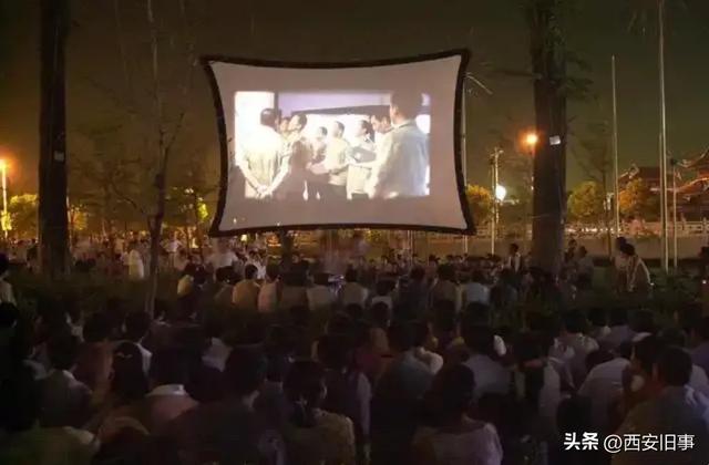 王凯利：革命公园里的露天影院