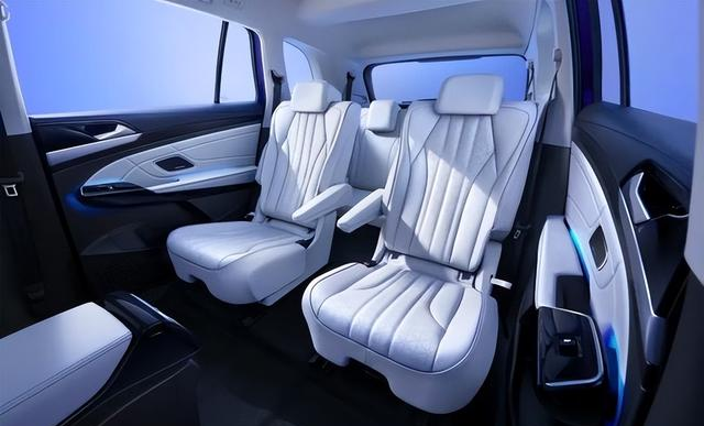 女歌手遭座椅架挤压身亡，抢救10小时无效，同类悲剧已发生多次！