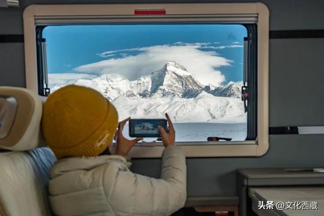 《西藏组画·牧羊人》卖出1.61亿！而你的西藏旅行是无价的！