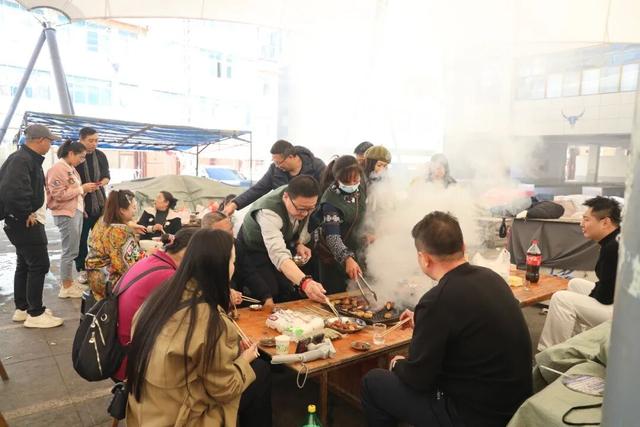 梯田映暖阳，元阳让异乡人恋上“第二故乡”