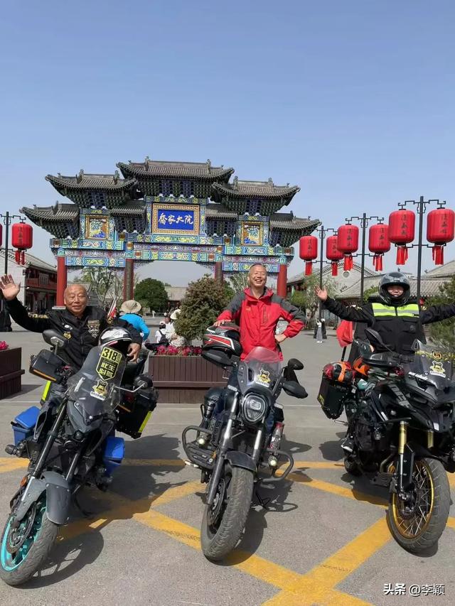 退休夫妻骑摩托游中国：平江老两口的"飞驰人生"