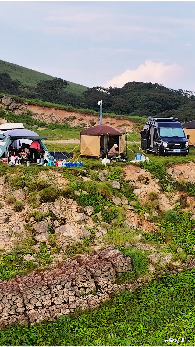 美丽的夕阳伴随欢乐的晚餐 露营桂林全州天湖二王山（1）