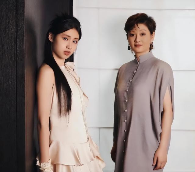 徐帆回应离婚5个月，冯小刚近况曝光	，他的“小心思”再藏不住了