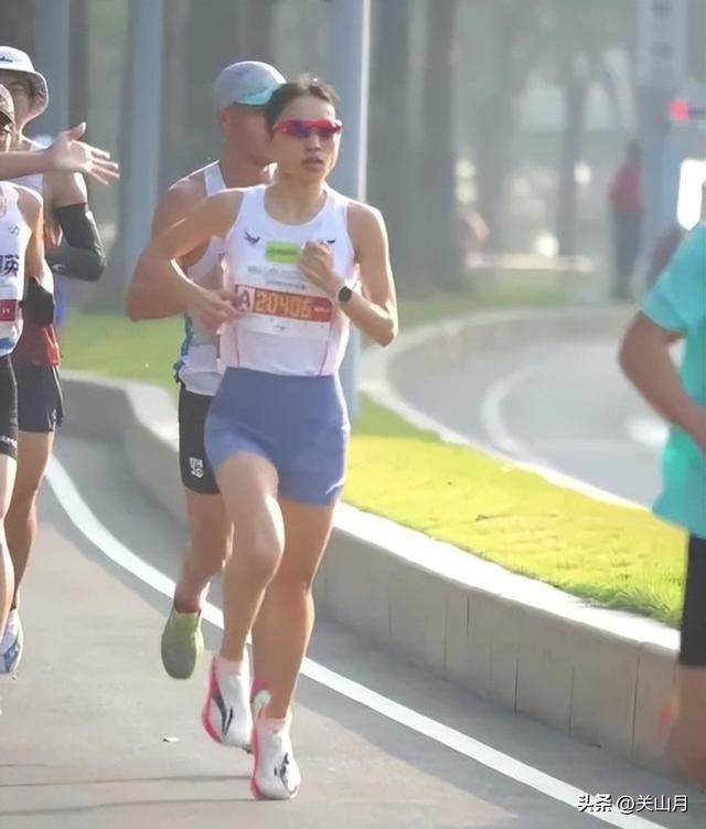 最快女护士 张水华后续：值班称已离职，院长却证实正常在岗很矛盾