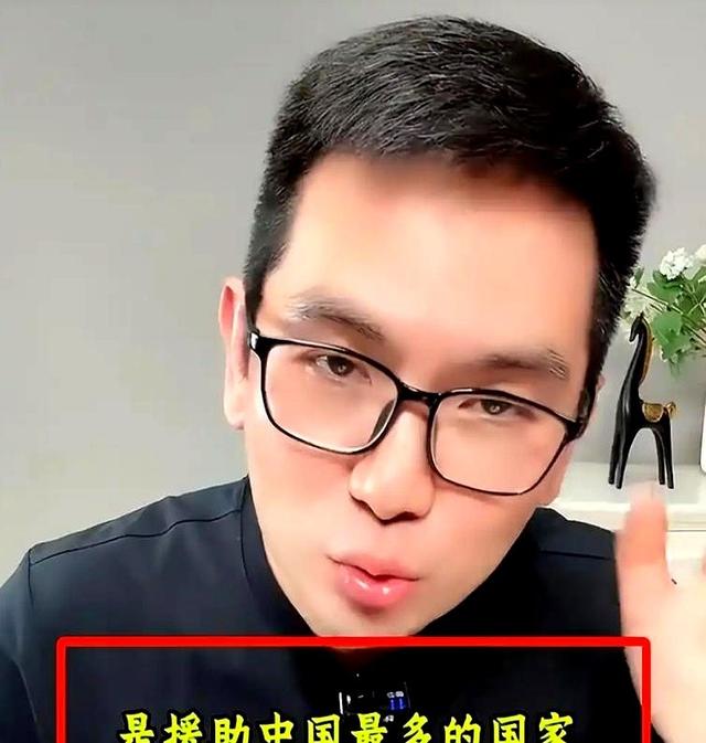 反华势力出现？北京男子跪舔日本。诋毁《南京照相馆》，央媒怒批