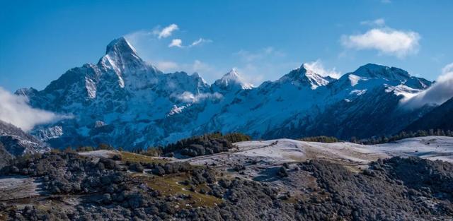 卸下秋的绚烂，赴一场四姑娘山初冬银装素裹的浪漫