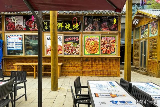 国内能跟昙花一拼的步行街、美食街很多，海东市平安坊现状如何？