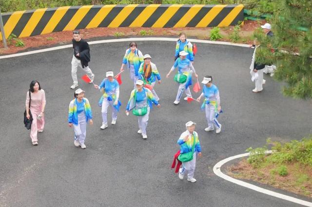 麻城杜鹃花海徒步大会启幕 预计4月下旬迎来盛花期