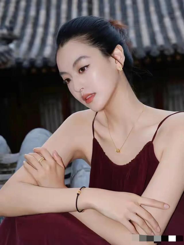 河南洛阳一校花,165cm身高清丽出尘,貌美如花,倾国倾城