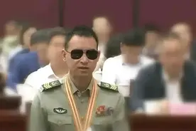 一等功臣杜富国，全军最年轻的二级军士长，排雷英雄应有的待遇图片