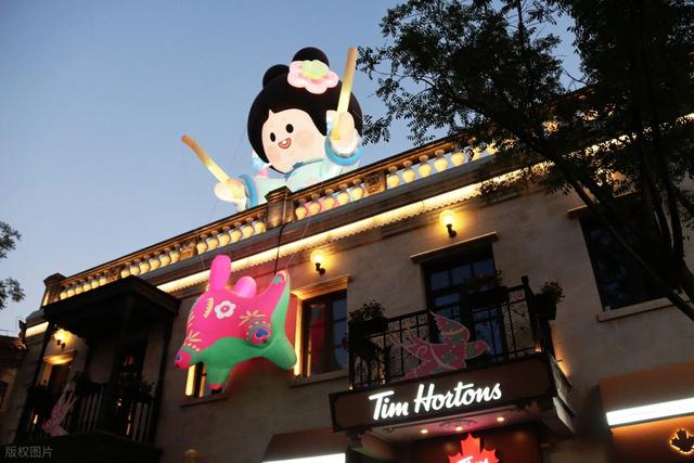 太原钟楼街各式卡通雕塑惹人爱