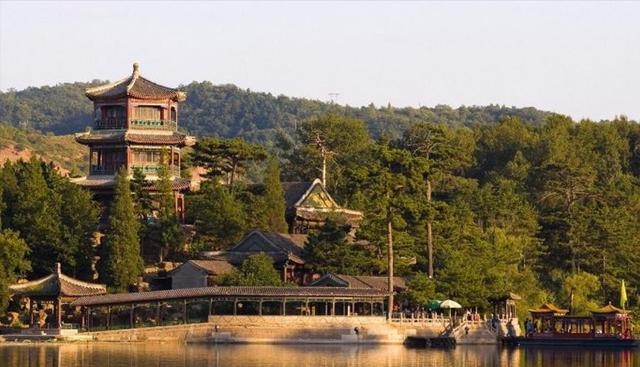 在清朝，皇帝若要从北京到承德避暑山庄避暑，路上需要多长时间？