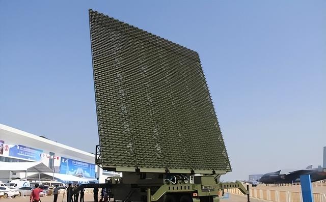 中美俄雷达差距断崖：美预警5550公里，俄6000公里，中国令人意外