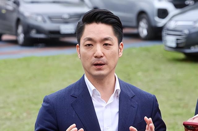 民进党下最后通牒：不许任何人出席93阅兵，国民党迎来天赐良机？