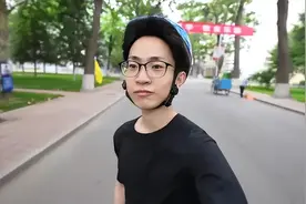 「老师好我叫何同学」创始人何世杰，山西太原人，22岁征服库克图片