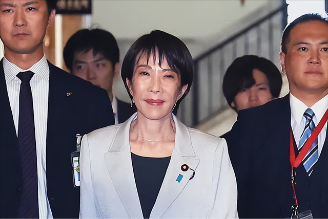 硬抗中国29天，一纸控告书让高市老实	，“短命首相”进入倒计时？