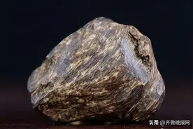 网上购买沉香时如何判断真伪？老香友提醒，这三点看准再买图片