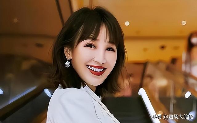 她19岁与导演私奔	，在地下室裸婚连生3胎，今被丈夫用7部剧捧红