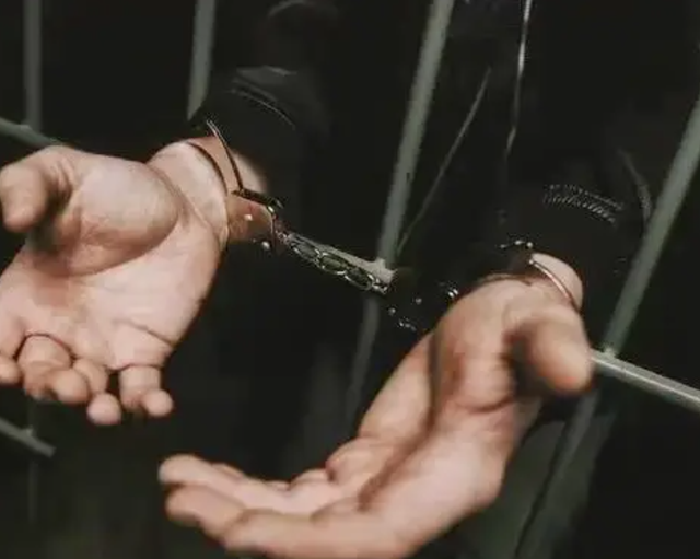 开始清算？逃到英国两年，许家印前妻再迎2大噩耗，儿子也遭牵连