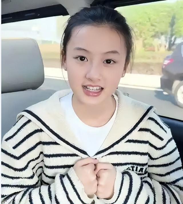 没钱还硬装？宁夏一笑成名拒绝百万签约的小女孩，现在成了这样