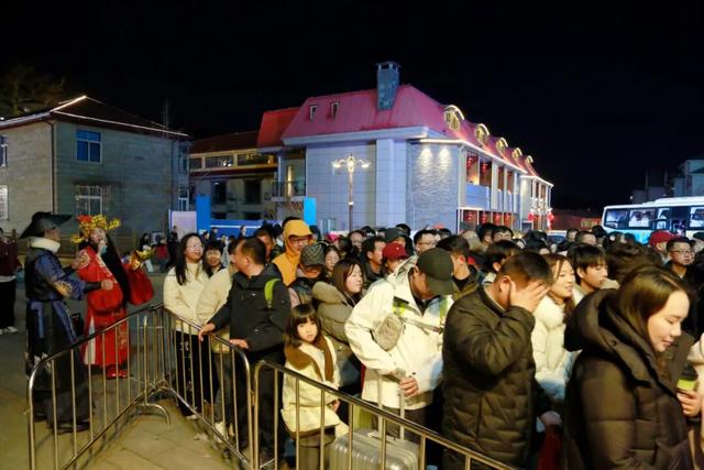 悠然庐山行 星月送客归：庐山景区全力护航游客春节旅程