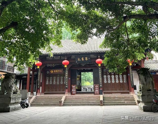 成都清凉避暑胜地，千年前就已闻名，风景如仙境，地铁公交直达！
