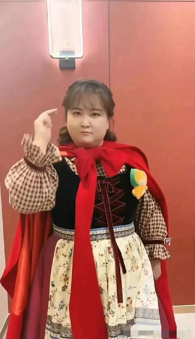 贾玲减肥成功确实很漂亮，要不好多人都说胖子都是潜力股