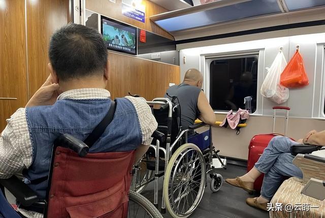 女子徒步上海后续：真容曝光，身份被扒生意受影响，连发4条声明