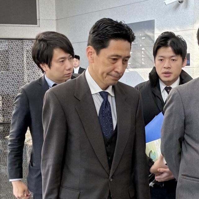 日本要求中国解释双手插兜！中方果断回应：现场大多数是日本媒体