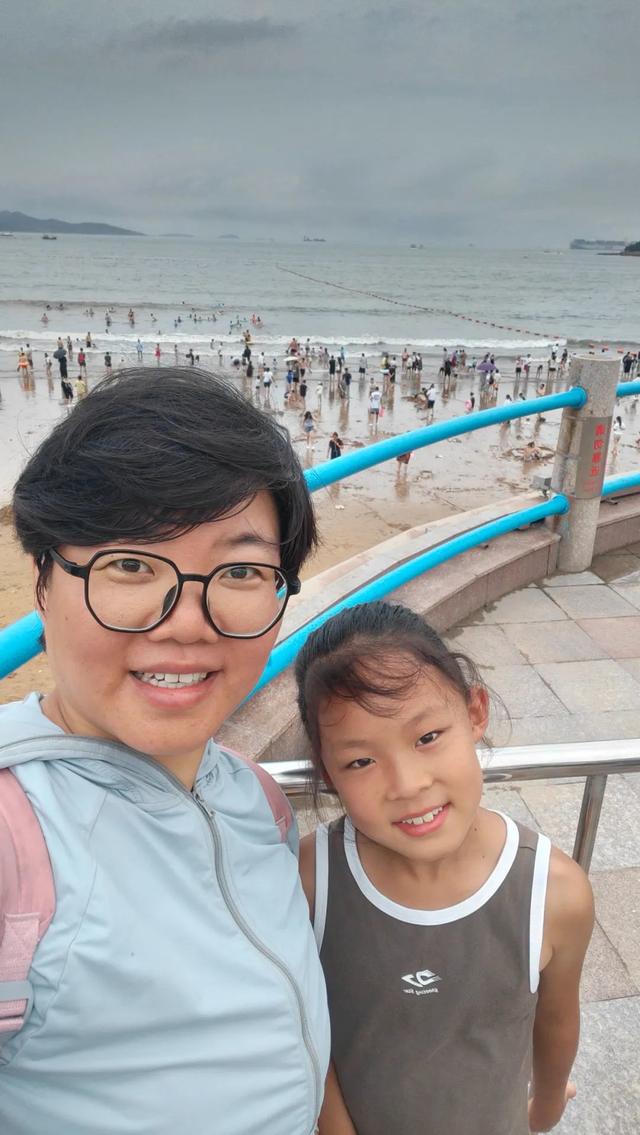 河南博主带女儿摩旅青岛：青岛人的善意，比碧海蓝天更让人难忘！
