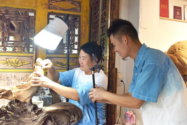 兴义：“村匠”组团激活老技艺 文化深度游“火出圈”