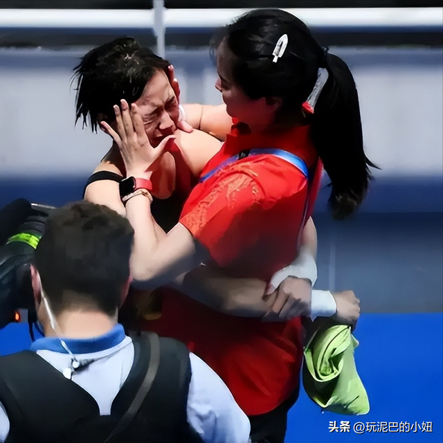 关系藏不住了！奥运冠军陈若琳放着霍启山不选 ，原来她喜欢这样的