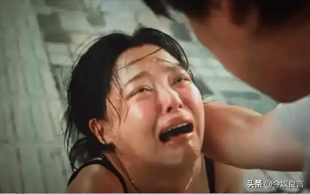 陪玩陪睡仅冰山一角！集体开嫖、舔手指、互撕，"圈中内幕"太荒唐