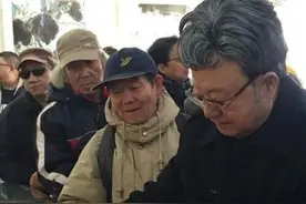 卖房卖车的胡松华：和妻子恩爱60年，老伴离世后，他活成这样图片