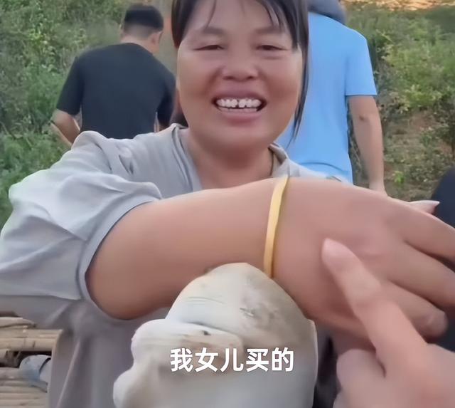 全红婵担心的事还是发生	，老家别墅刚封顶，爸妈就走上大衣哥老路